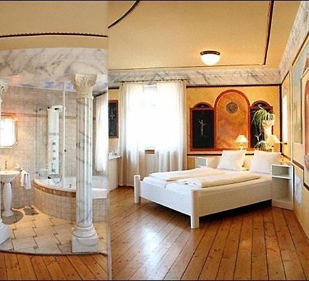 Knopf Und Knopf Erlebniswelt Hotell Warthausen Rum bild