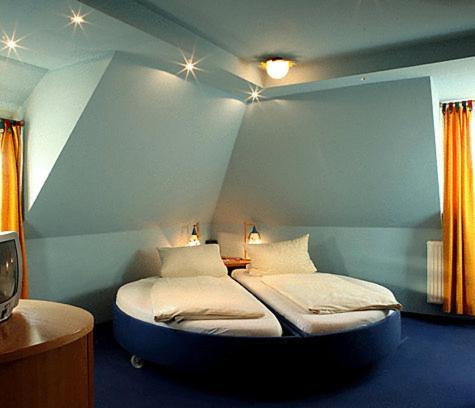 Knopf Und Knopf Erlebniswelt Hotell Warthausen Rum bild