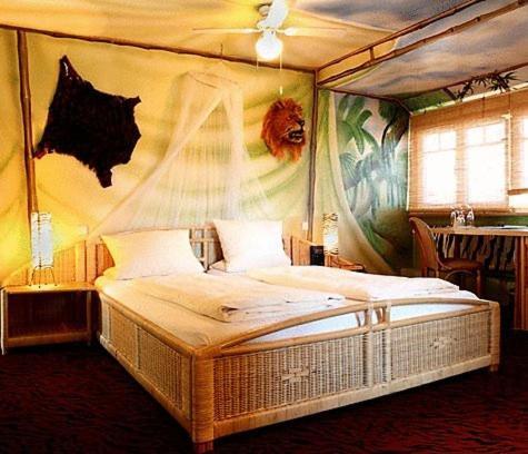 Knopf Und Knopf Erlebniswelt Hotell Warthausen Rum bild